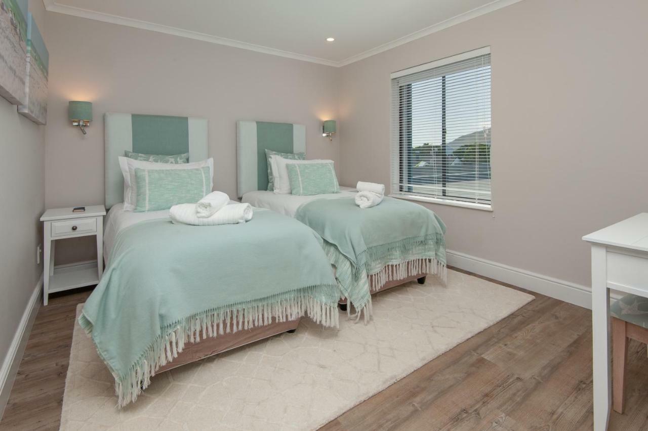 The Sun, Whales & Waves - Seafront Apartment Hermanus Eksteriør billede