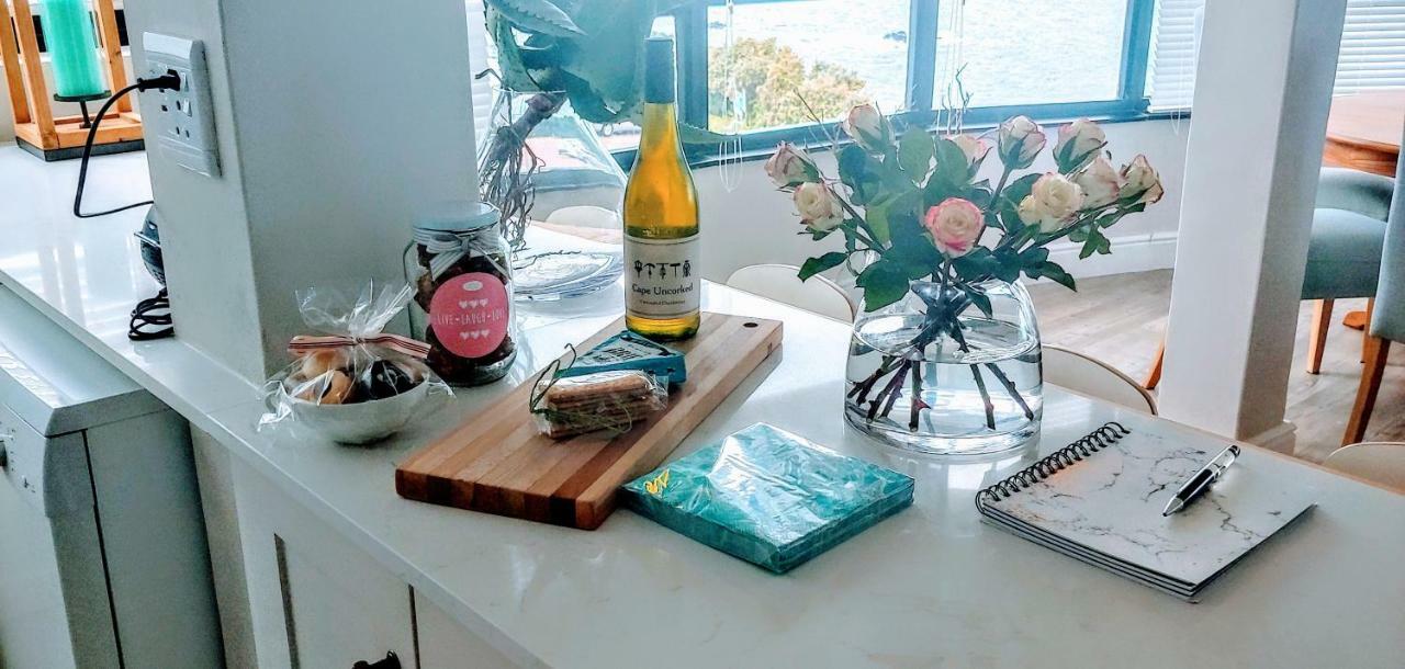 The Sun, Whales & Waves - Seafront Apartment Hermanus Eksteriør billede