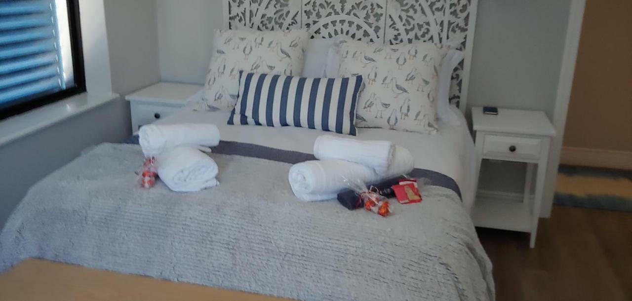The Sun, Whales & Waves - Seafront Apartment Hermanus Eksteriør billede